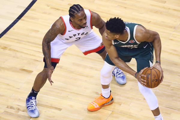  范弗里特三分救主猛龙加时险胜雄鹿收获胜利